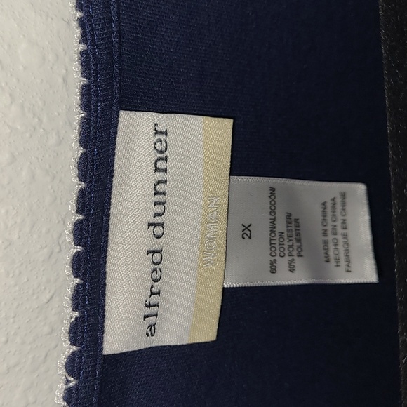 Alfred Dunner Woman Island Hopping Embroidered Design Pullover, Top Size 2X Navy - Picture 3 of 11